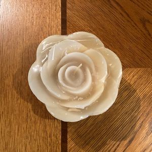 Light green rose candle